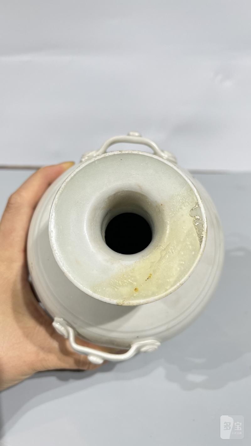 明 白釉穿带瓶 - 图6